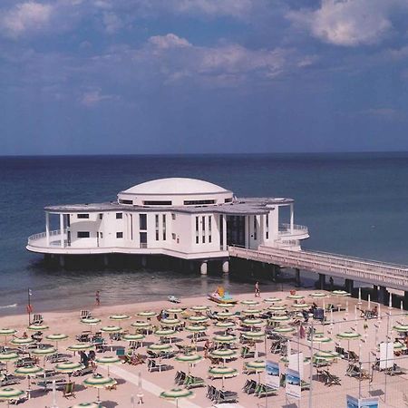 Hotel De La Ville Сенигалия Екстериор снимка